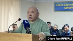Журналист Амангелді Батырбеков сот залында тұр. Түркістан облысы Келес ауданы. 6 қараша 2024 жыл. 