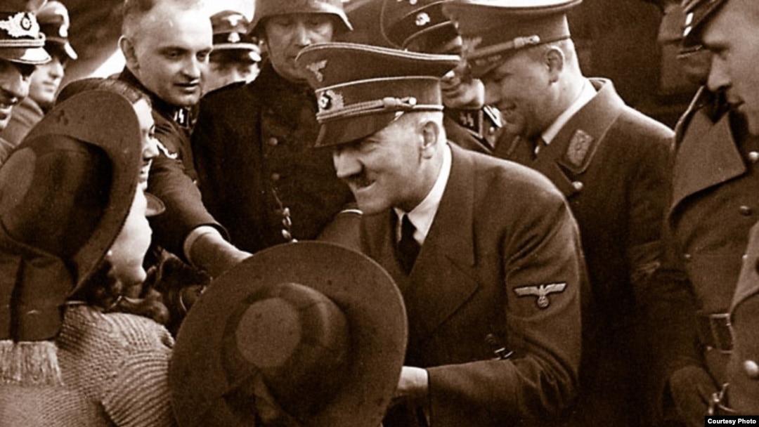 Адольф Гитлер