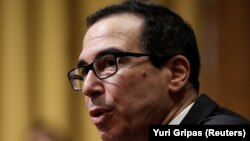 Aмериканскиот министер за финансии Стивен Манушин 