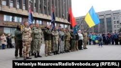 В акції взяли участь як бійці добровольчих підрозділів, так і ті, хто навесні 2014 року сам прийшов до військоматів