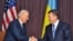 Архівна фотографія. Віце-президент США Джозеф Байден зустрівся з Віктором Януковичем у Києві, 21 липня 2009 р.