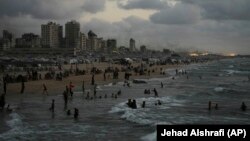 Përpjekjet e palestinezëve për jetë normale mes luftës në Gazë