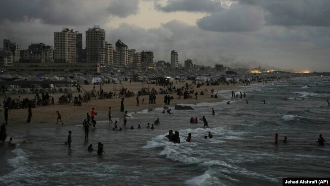 Përpjekjet e palestinezëve për jetë normale mes luftës në Gazë