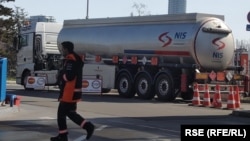 Dok cijene goriva rastu, zemlje uvode mjere kako bi ublažile ekonomske šokove. Na fotografiji: Benzinska pumpa u Beogradu