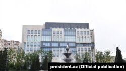 Баку- седиштето на владејачката партија Нов Азербејџан 
