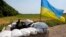 Український військовослужбовець на блокпосту біля села Нікішине, 1 серпня 2014 року