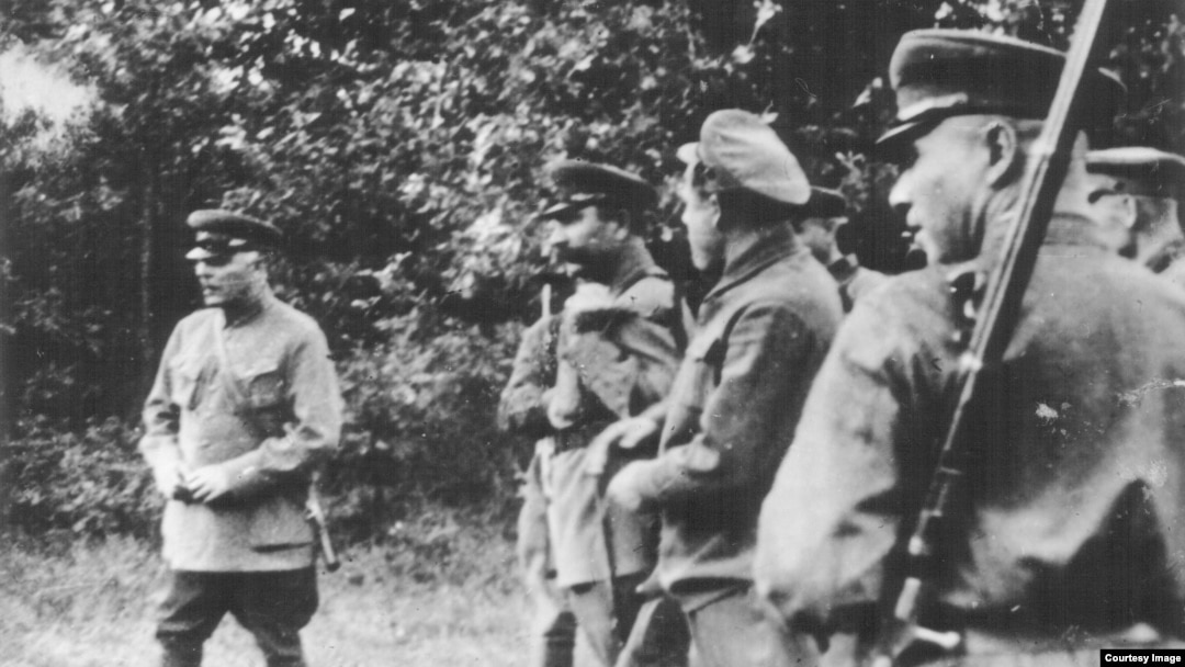 Слева направо: Клим Ворошилов, Семен Буденный, Николай Антонов (вполоборота) на совместной операции Красной Армии и органов ОГПУ