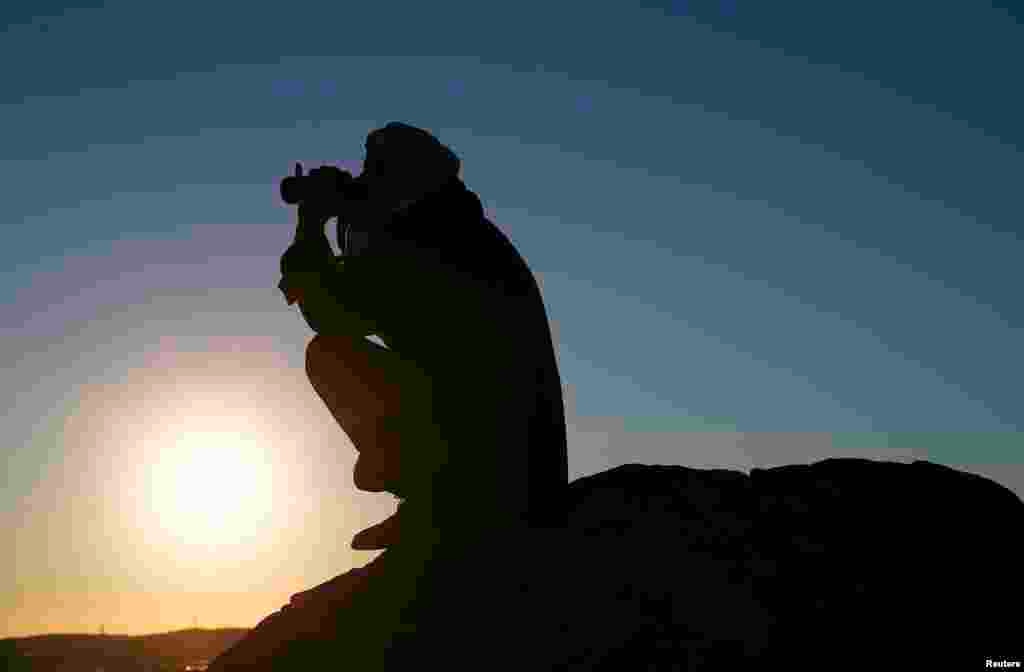 A Turkish Kurd watches the Syrian town of Kobani from a hill near the Mursitpinar crossing, on the Turkish-Syrian border in the southeastern town of Suruc in Sanliurfa province. (Reuters/Kai Pfaffenbach) 