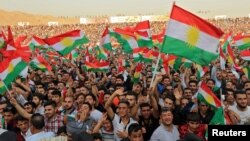 Курдистон мустақиллиги тарафдорларининг Духук шаҳрида 2017 йил 16 сентябрда ўтган митингги.