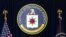 Blazonul Agenției Centrale de Informații a Statelor Unite (CIA), la cartierul general al CIA de la Langley, Virginia. (Arhivă).