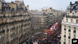 Protest la Paris împotriva ridicării vârstei de pensionare la 64 de ani, Franța, 7 martie 2023.