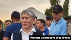 Алмазбек Атамбаев и Канат Сагымбаев.