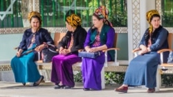 Diňle: Tekstil işgärleri ýanwaryň aýlygynyň heniz-de berilmeýändigini aýdýar, kärhana resmisi muny ret edýär