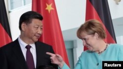 Ангел Меркел жана Си Цзиньпин. Берлин, 5-июль, 2017-жыл. 