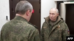 Лідер Росії Володимир Путін під час відвідання командного пункту угруповання, що воює проти України (локація невідома), 27 грудня 2025 року