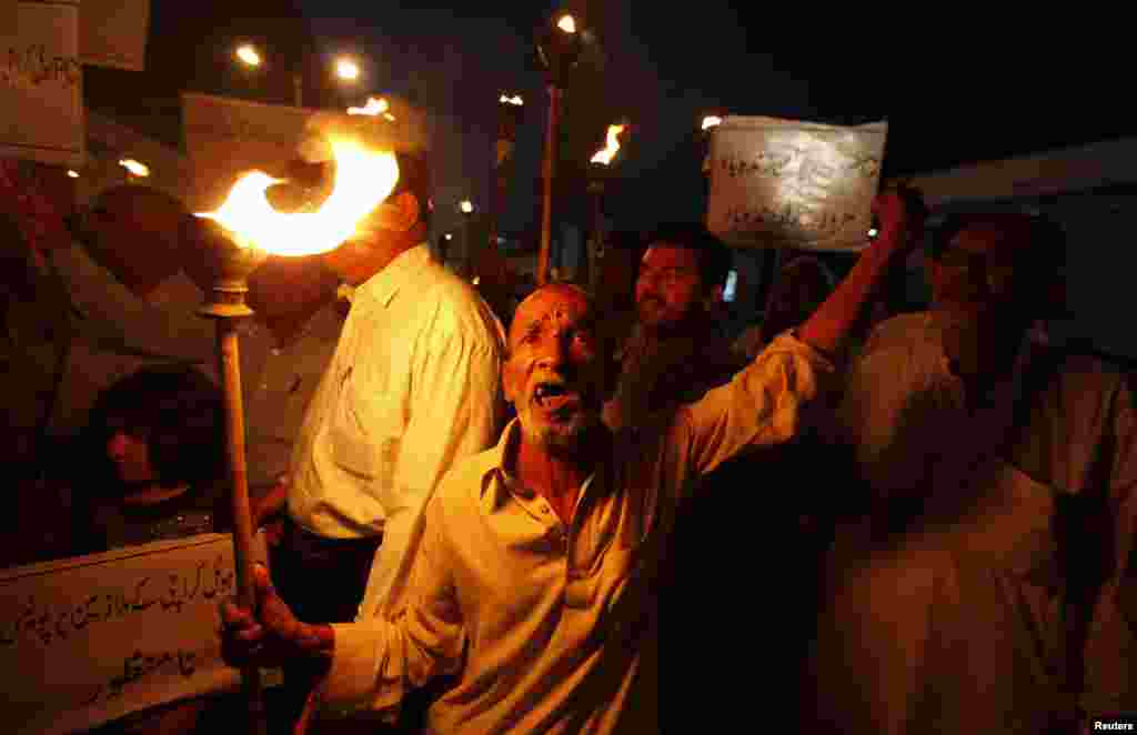 Протести на пакистански работници кои бараат подобри права. 