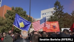 Demonstranti ispred Skupštine Kosova