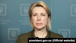 «Звертаюся до всіх, хто чекає на евакуацію: потерпіть, будь ласка, тримайтеся», – заявила міністерка