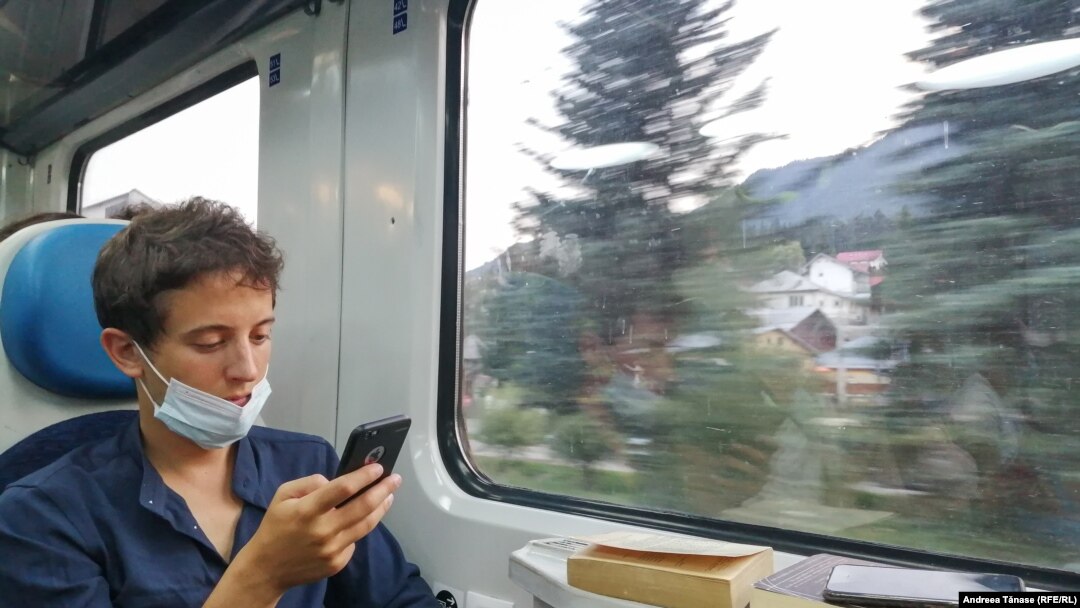 În România, masca este purtată frecvent în mod incorect, „de formă".