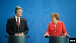 Петро Порошенко і Анґела Меркель на прес-конференції в Берліні, 13 травня 2015 року