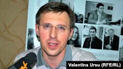 Dorin Chirtoacă în studioul Europei Libere la Chișinău
