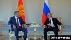 Алмазбек Атамбаев и Владимир Путин.