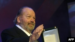 Bud Spencer receiving an award in Cairo in 2004.