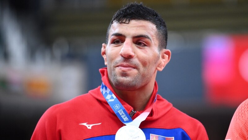 Олимпиада: Ирандан Монголияга качкан  спортчу күмүш медал утту