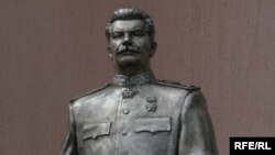 Zaporizhzhya's Stalin monument, head intact