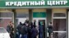 Жителі Криму в черзі біля одного з банків, Сімферополь, 17 березня 2014 року