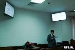 Прокурор САП представляє документи в справі Мартиненка в суді