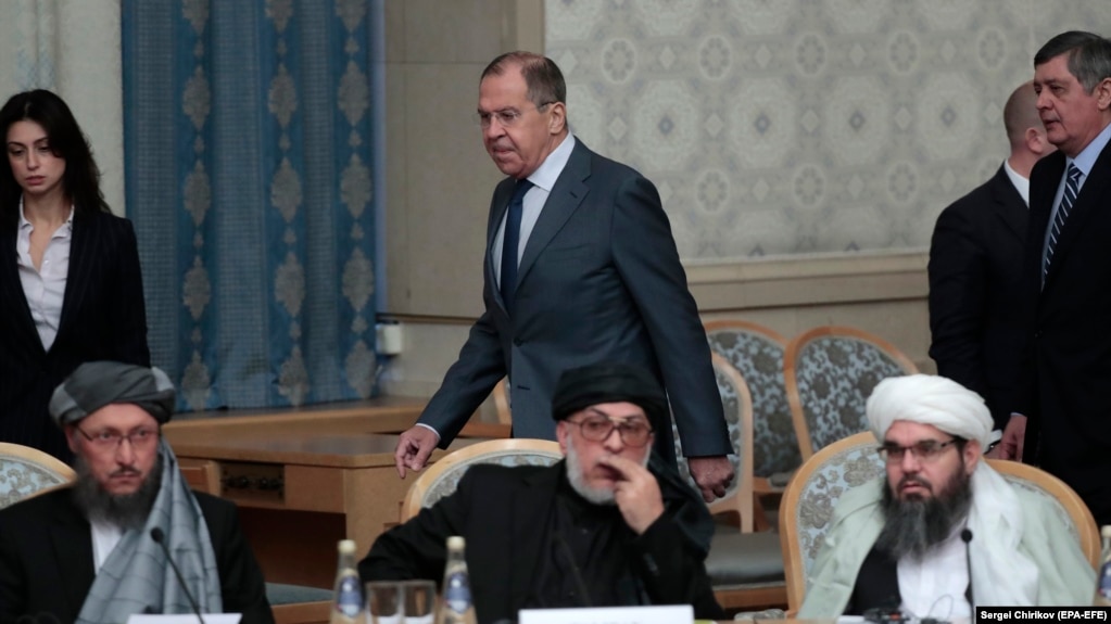 Министр иностранных дел РФ Сергей Лавров и делегация талибов во время второго раунда переговоров по ситуации в Афганистане. Ноябрь 2018