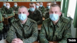 Призывники на занятии в Донецком высшем военном командном училище, апрель 2021 