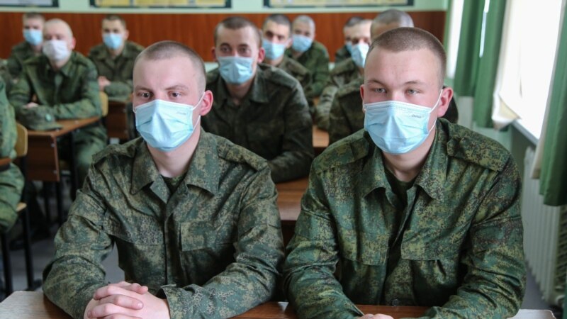 Госдума отложила поправки о призыве в армию выпускников школ
