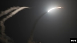 Ночной пуск ракет «Томагавк», иллюстрационное фото
