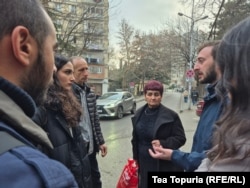 ცენტრში ეთერ მჭედლიშვილი, მათე დევიძის ბებია