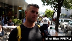 Cătălin livrează de patru ani mâncare în București.