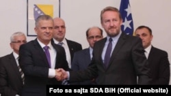 Fahrudin Radončić (SBB) i Bakir Izetbegović (SDA) su potpisali sporazum o saradnji 2015. godine, ilustrativna fotografija