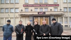 шесть делегатов, избранных самими дальнобойщиками Петербурга, которых не пустили на встречу с министром