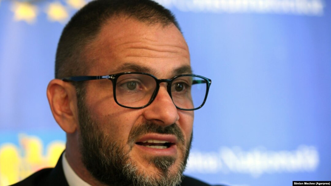 Șeful ANPC, Horia Constantinescu (foto). Autoritatea Națională pentru Protecția Consumatorilor a închis definitiv unul din „azilele groazei” și a oprit temporar activitatea în alte două.