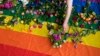 В Петербурге прекратили дело о флаге ЛГБТ на первомайском шествии