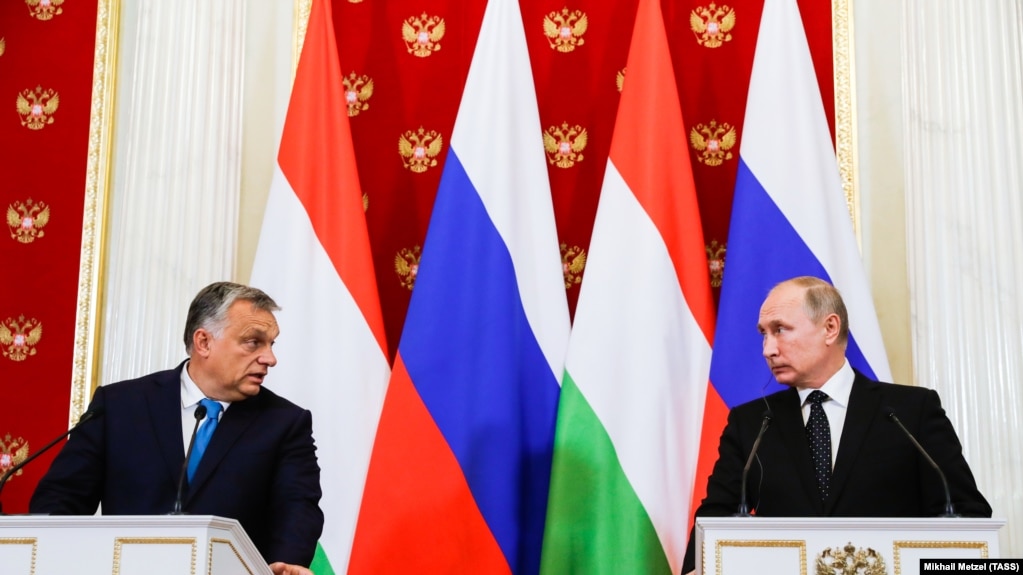Премьер-министр Венгрии Виктор Орбан (слева) и президент России Владимир Путин на встрече в 2018 году