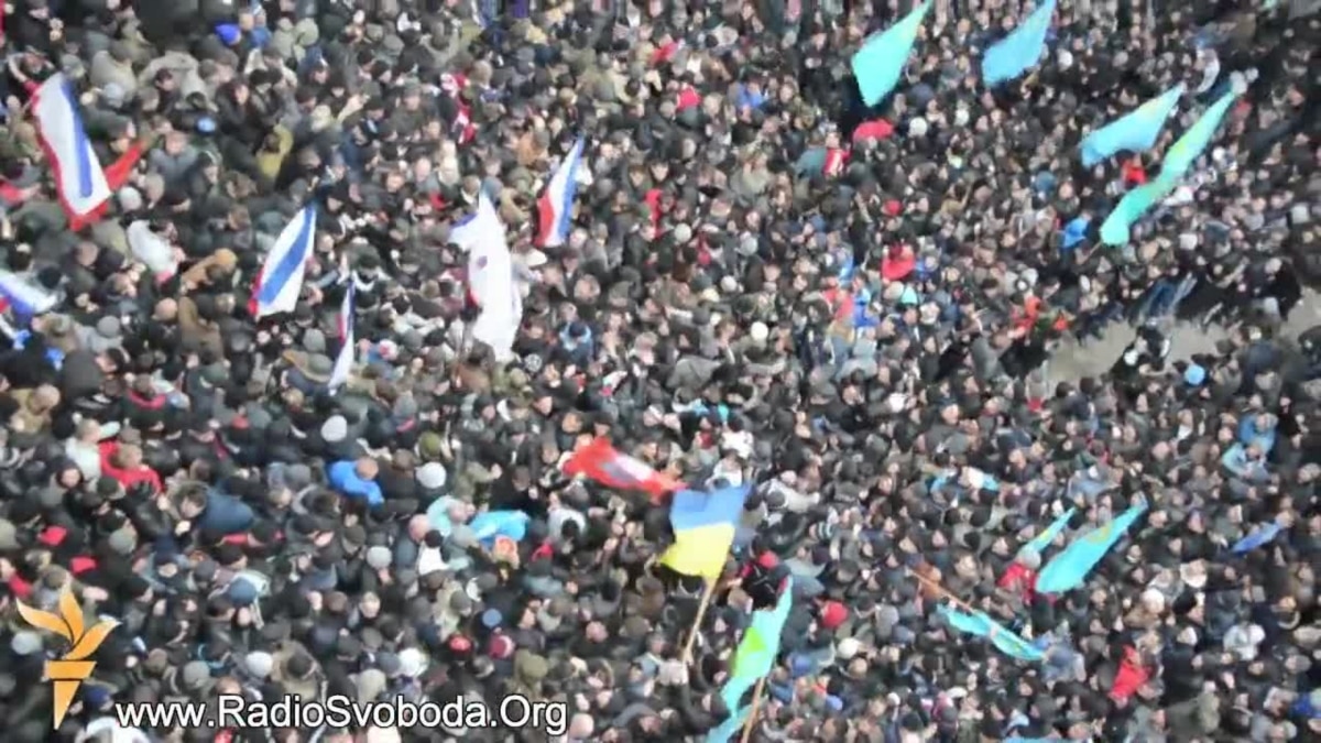 Масов сутички мтингувальникв пд кримським парламентом