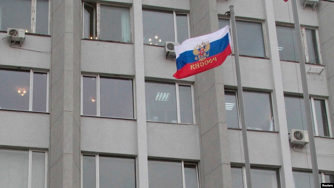 Ruska zastava na zgradi administracije u Sevastopolju, Krim, arhiv