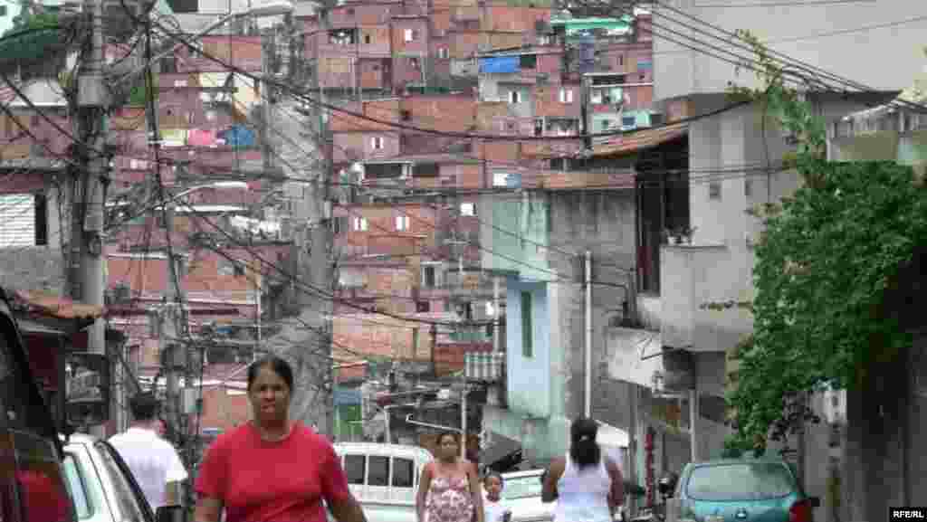 Paraisapolis Community Program #24