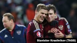 Aleksandr Kokorin (çepde) we Pawel Mamaýew.