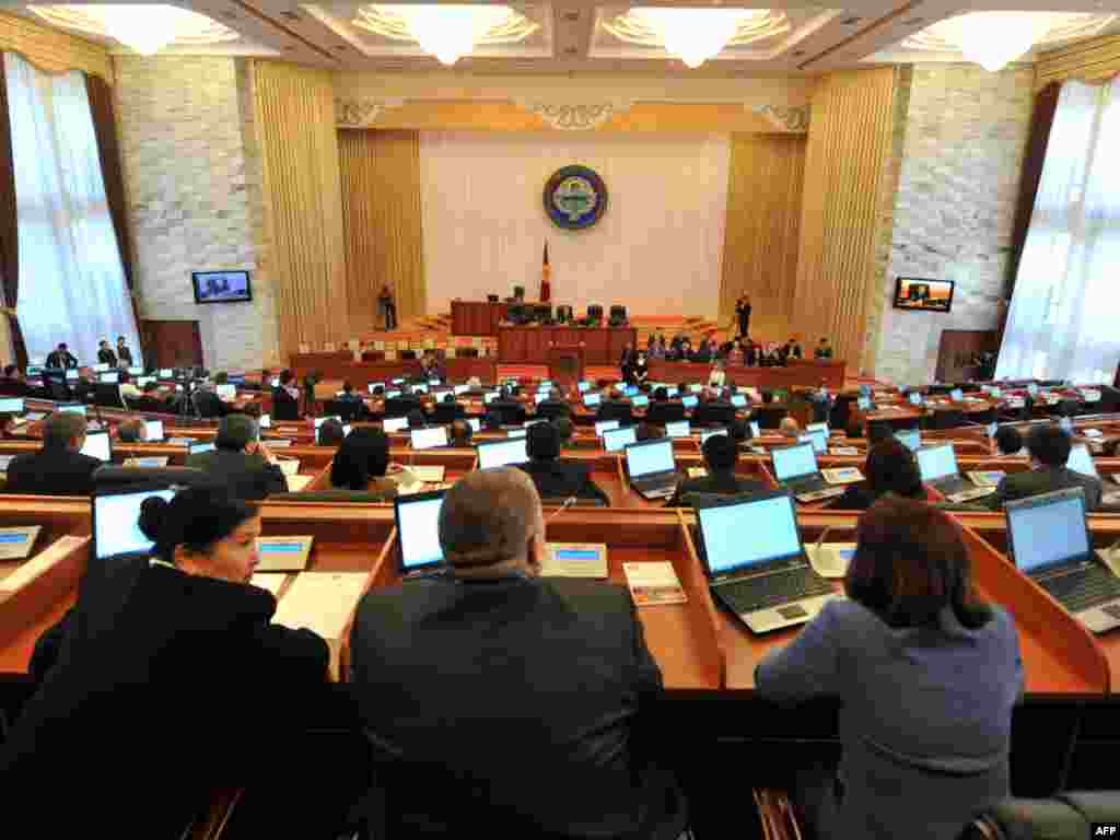 Парламенттик башкаруу коалициясы түзүлдү - КСДП, “Ата Журт” жана “Республика” фракциялары парламенттик көпчүлүктү түзүү боюнча коалициялык макулдашууга келди. Бул тууралуу 16-декабрь күнү кечинде расмий жарыяланды.