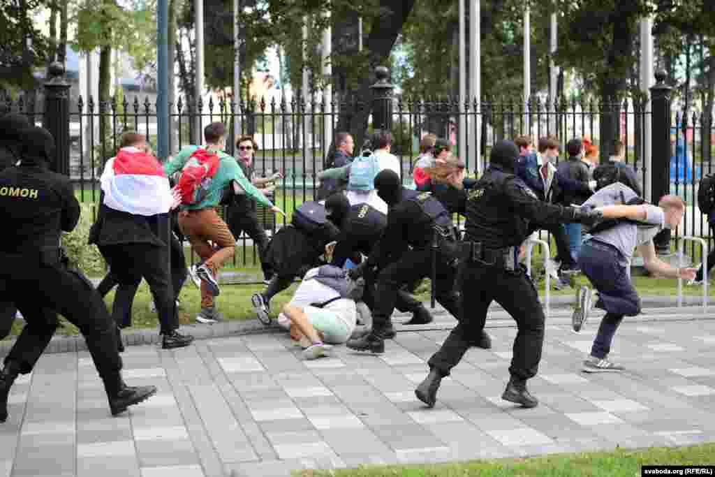 In a statement on September 1, UN human rights experts said they had received reports of 450 documented cases of torture and ill-treatment of people held in custody since the August 9 election.