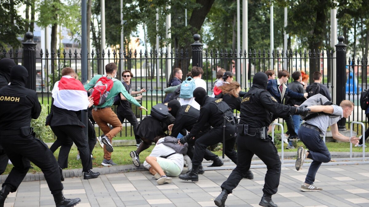 v-minske-vo-vremya-osvescheniya-studencheskogo-protesta-zaderghali-neskolykih-ghurnalistov В Минске во время освещения студенческого протеста задержали нескольких журналистов