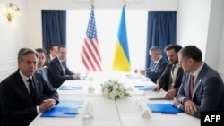 نشست دوجانبه دیمیترو کولبا و آنتونی بلینکن، وزرای خارجه اوکراین و ایالات متحده در حاشیه اجلاس گروه ۷